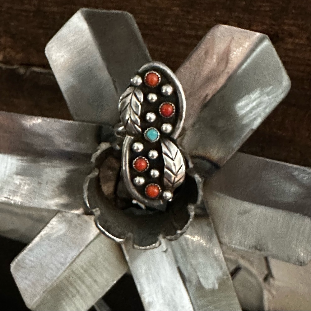 SOLD ON FB Vintage Zuni Sterling Silver Turquoise Coral Ring. Etched 692. 14g.